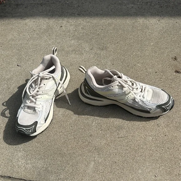 Women's Cream and Green Sneakers - Picture 11 of 13